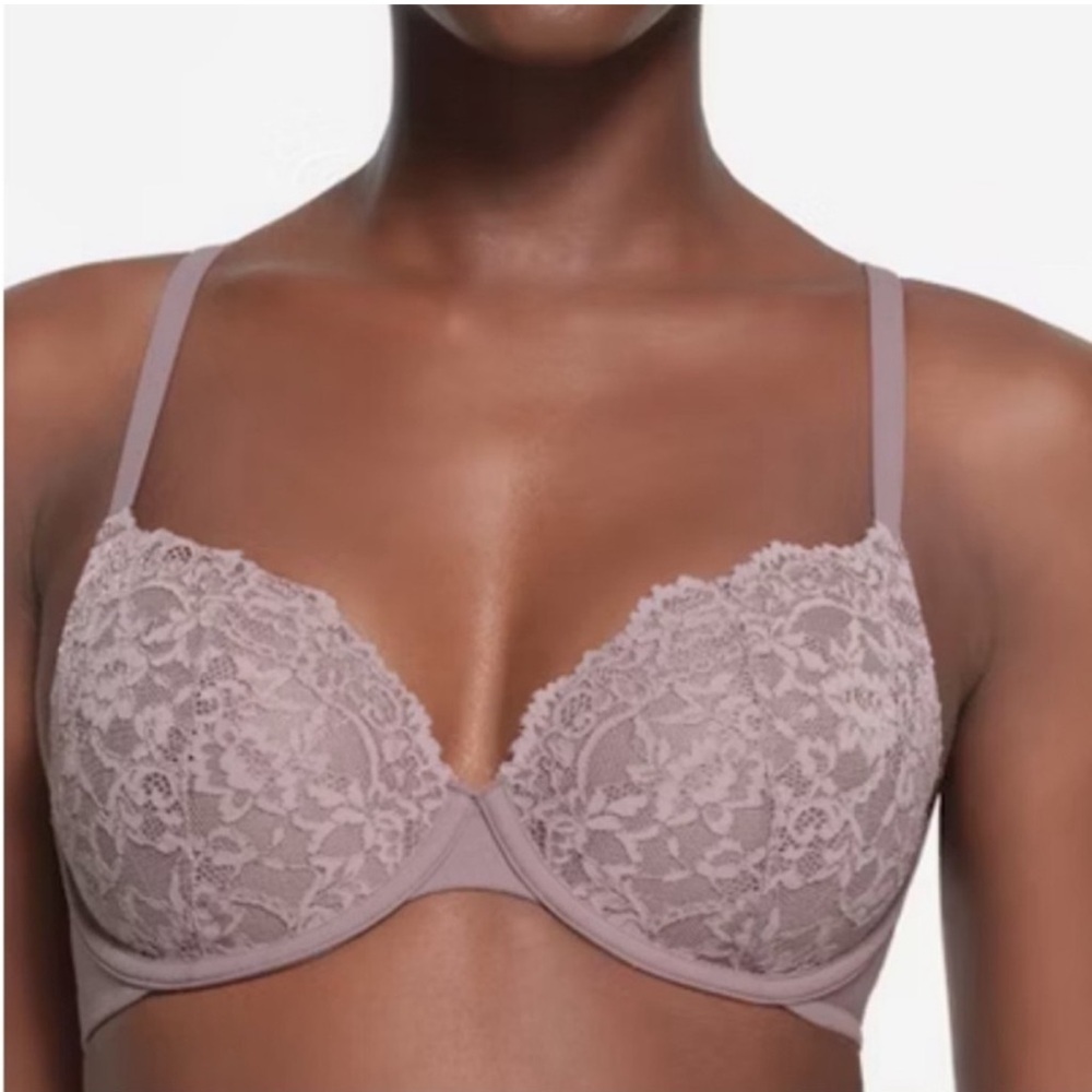 SKIMS Fits Everybody Lace Tshirt bra